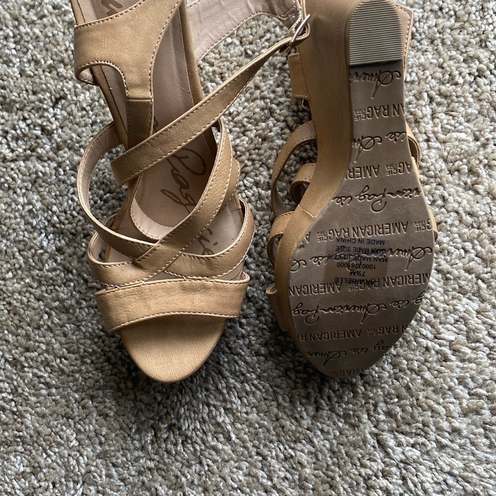 Tan Sandals with Strappy Design and Textured Sole